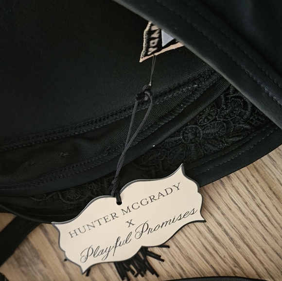 Hunter McGrady PLAYFUL PROMISES Black Lace Crossback Bra Bralette - Picture 2 of 7